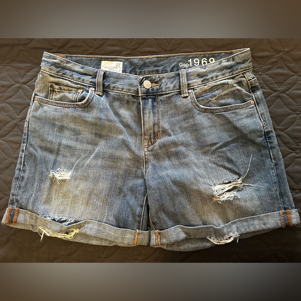 Gap 1969 size 27 Sexy Boyfriend Shorts - Jean
